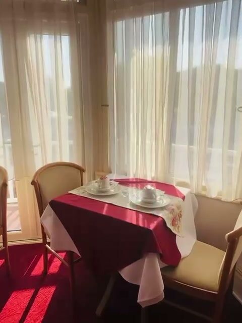 Video tour of the seafront breakfast room