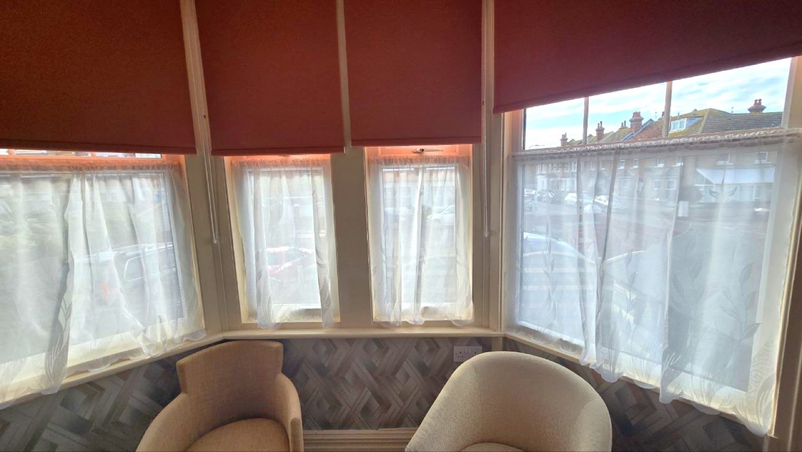 Jade room — twin beds with bay window seating