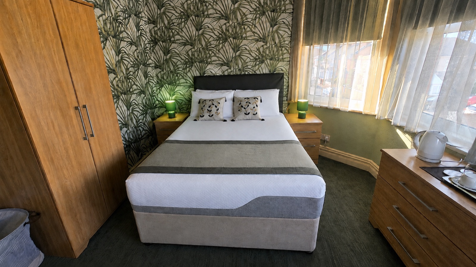 Emerald room — double bed with green wallpaper and emerald lamps