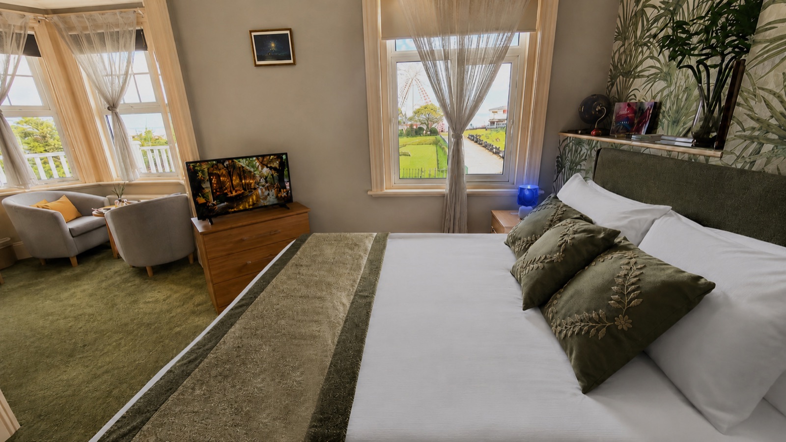 Sapphire suite — king bed with sea view and sapphire lamp