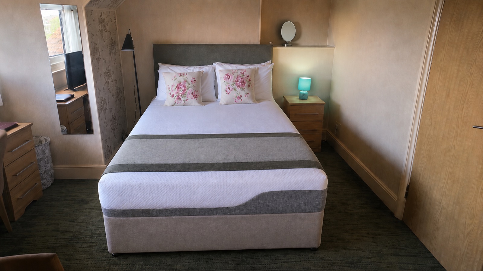 Aquamarine room — double bed with aqua bedside lamp